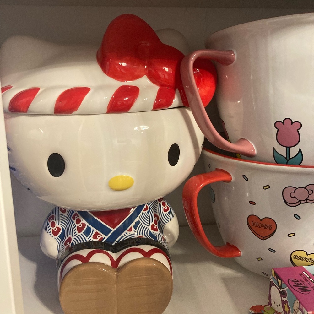 Hello kitty cookie jar world market limited release